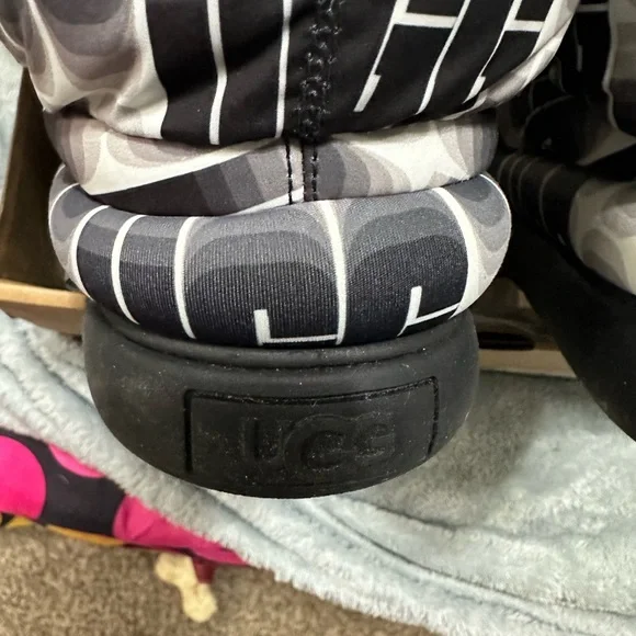 CLOSET CLOSING UGG Puffer Booties - Picture 10 of 10